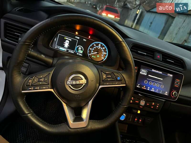 Хетчбек Nissan Leaf 2023 в Дніпрі