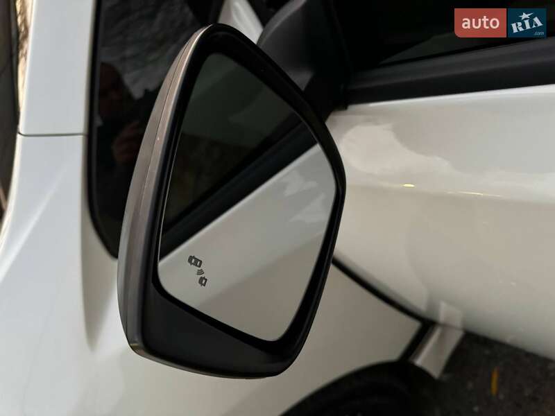 Хетчбек Nissan Leaf 2023 в Дніпрі