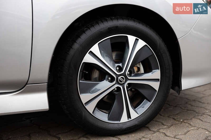 Хэтчбек Nissan Leaf 2022 в Луцке