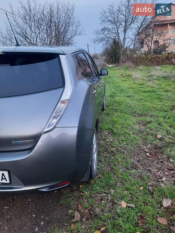 Хэтчбек Nissan Leaf 2016 в Николаеве