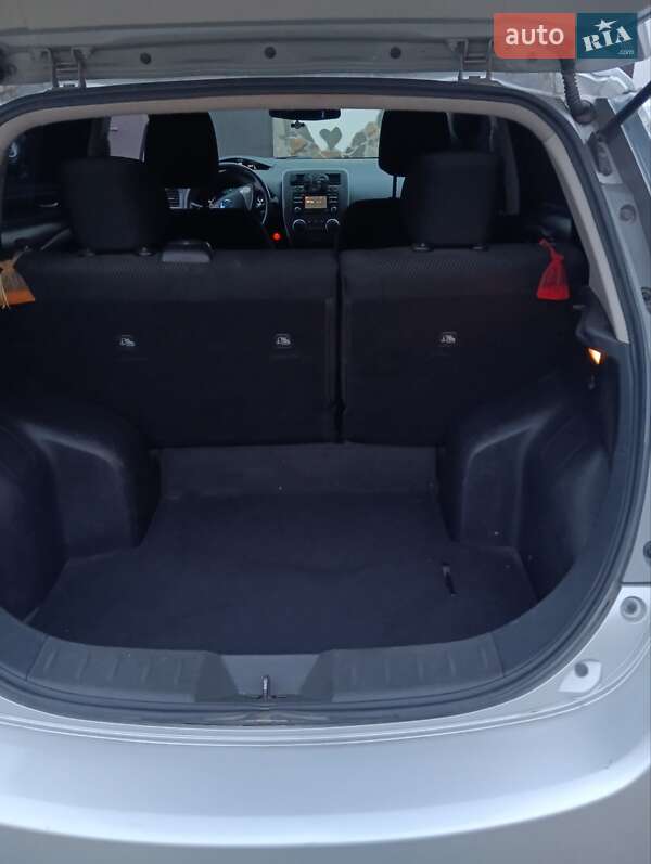 Хэтчбек Nissan Leaf 2013 в Каменец-Подольском фото 9 Хэтчбек Nissan Leaf 2013 в Каменец-Подольском