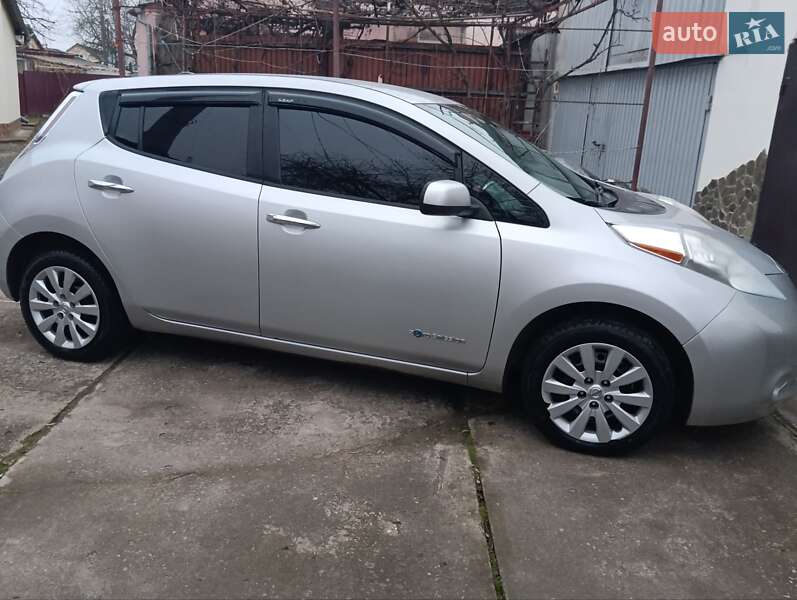Хэтчбек Nissan Leaf 2013 в Каменец-Подольском фото 2 Хэтчбек Nissan Leaf 2013 в Каменец-Подольском