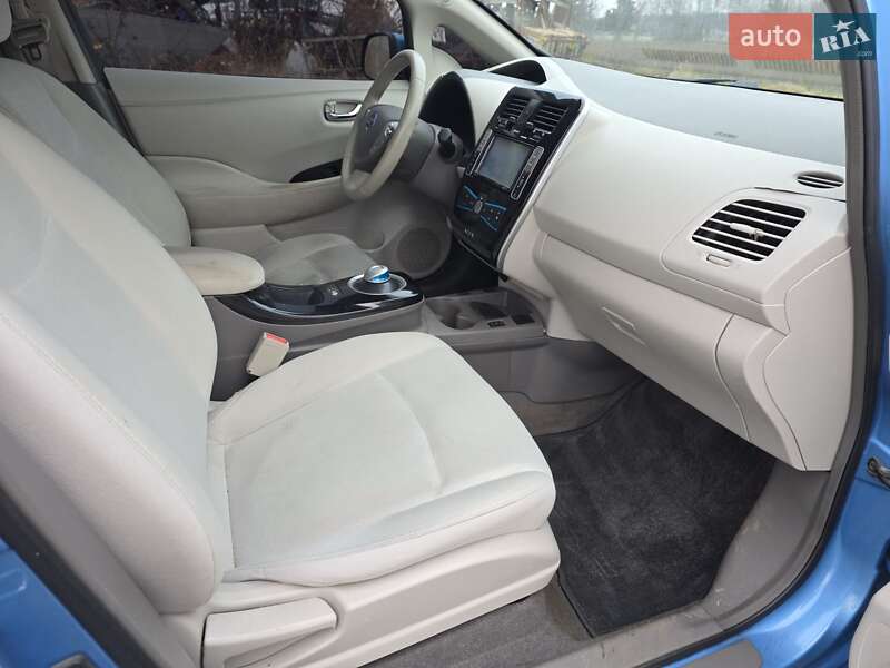 Хэтчбек Nissan Leaf 2013 в Полтаве
