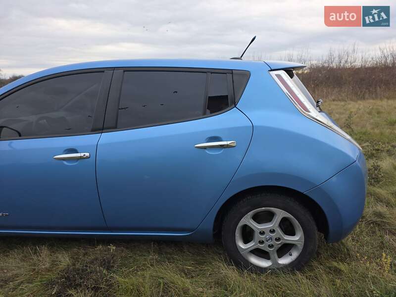 Хэтчбек Nissan Leaf 2013 в Полтаве