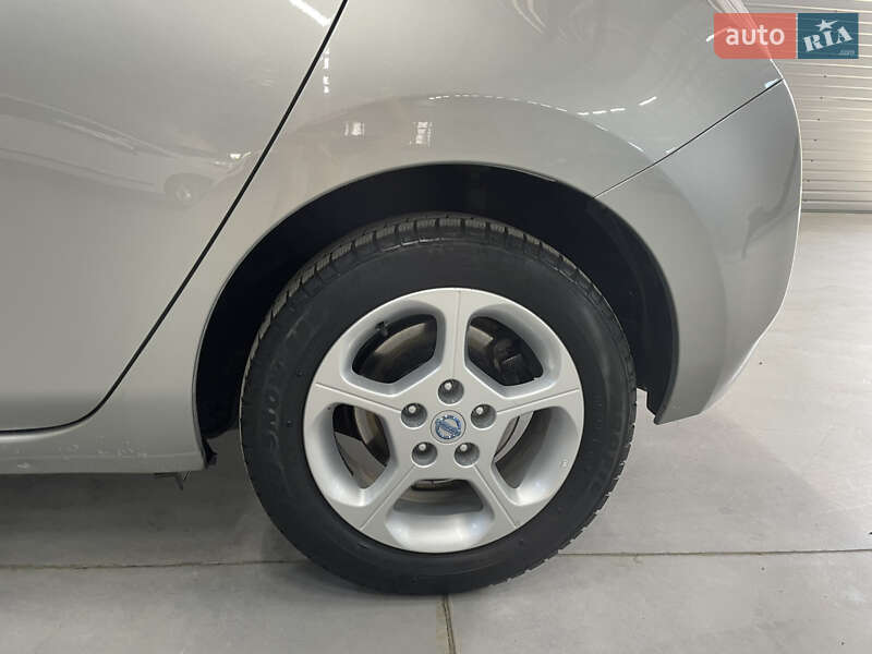 Хэтчбек Nissan Leaf 2013 в Стрые