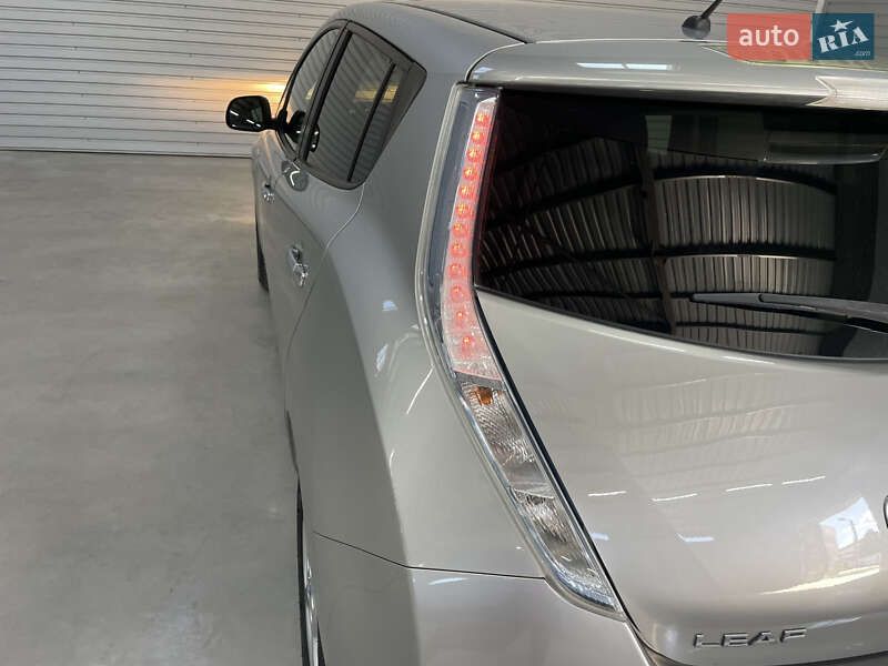 Хэтчбек Nissan Leaf 2013 в Стрые