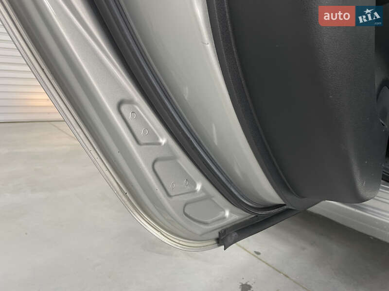 Хэтчбек Nissan Leaf 2013 в Стрые