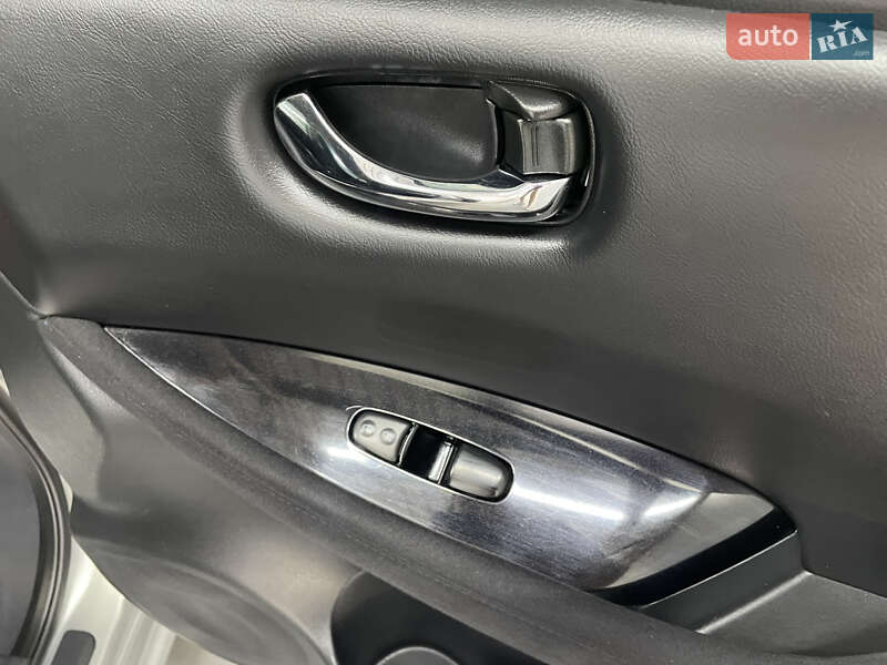 Хэтчбек Nissan Leaf 2013 в Стрые