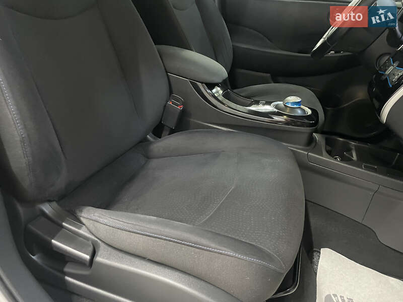 Хэтчбек Nissan Leaf 2013 в Стрые
