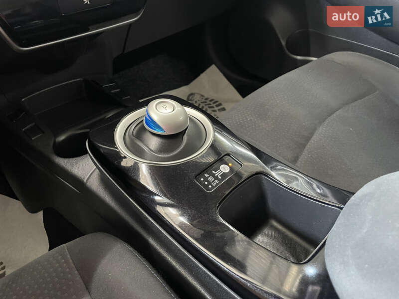 Хэтчбек Nissan Leaf 2013 в Стрые
