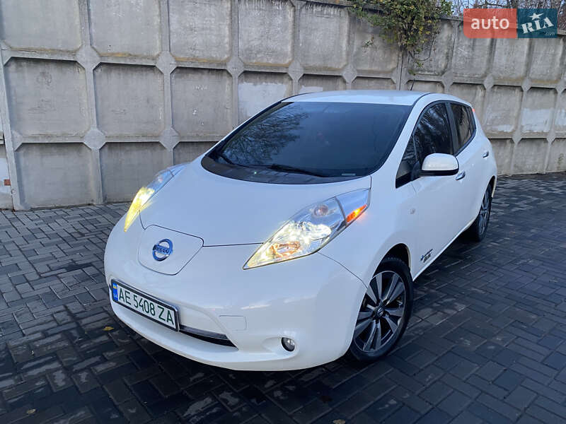 Хэтчбек Nissan Leaf 2015 в Днепре