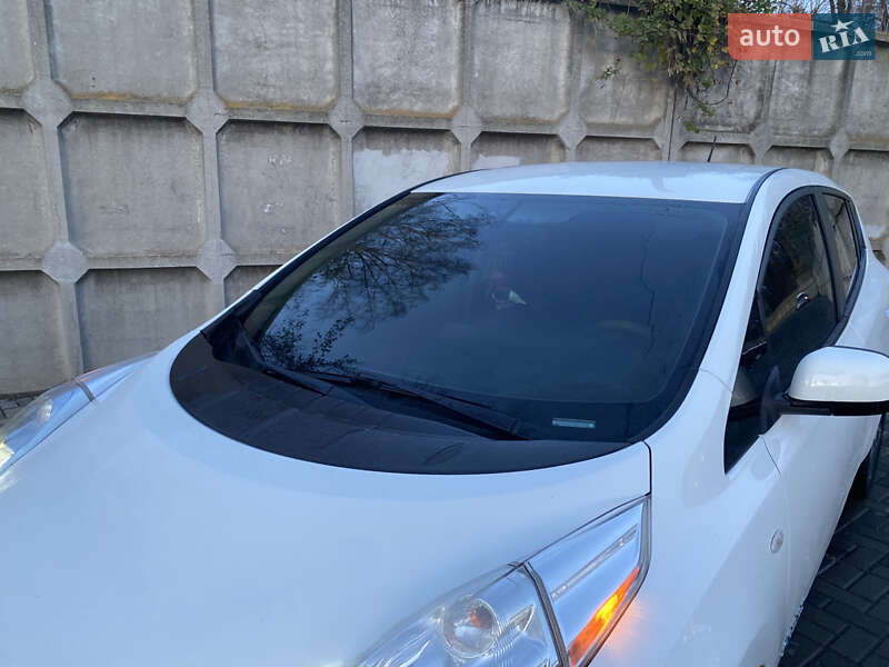 Хэтчбек Nissan Leaf 2015 в Днепре