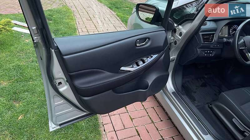 Хетчбек Nissan Leaf 2021 в Києві фото 13 Хетчбек Nissan Leaf 2021 в Києві