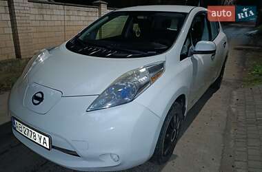 Хэтчбек Nissan Leaf 2014 в Могилев-Подольске