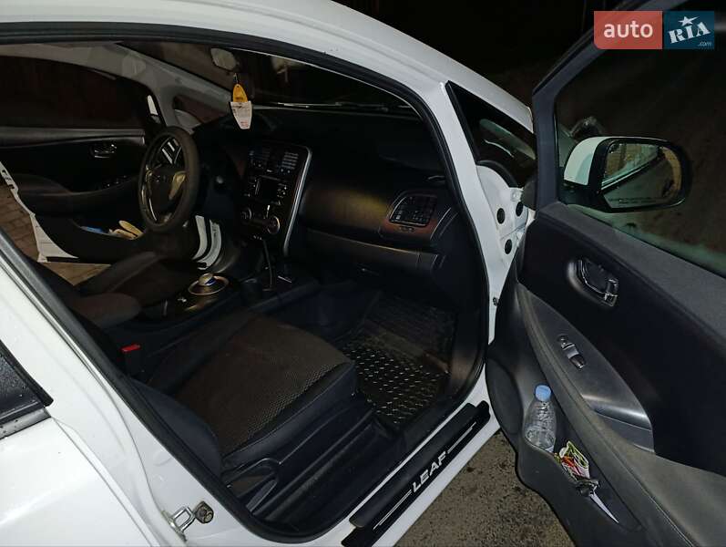 Хэтчбек Nissan Leaf 2014 в Могилев-Подольске