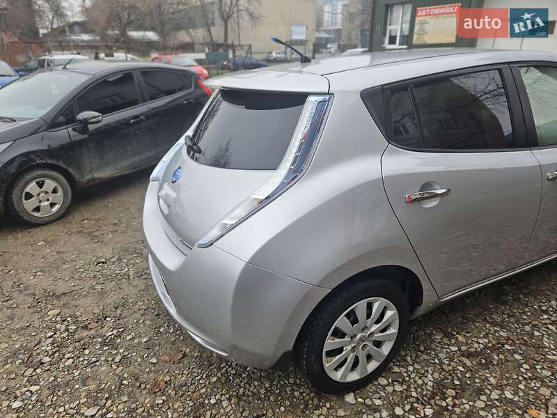 Хетчбек Nissan Leaf 2011 в Івано-Франківську