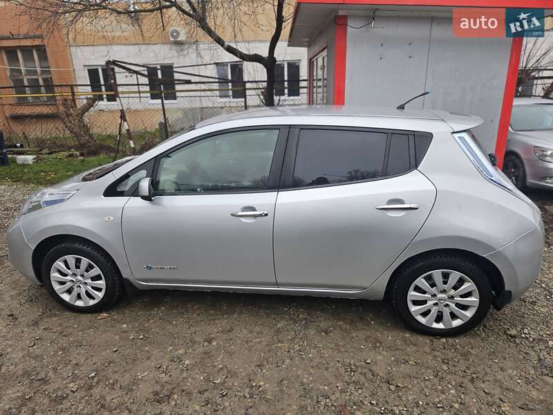 Хетчбек Nissan Leaf 2011 в Івано-Франківську