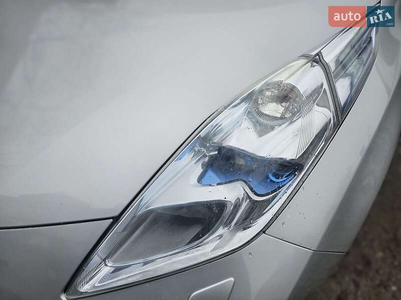 Хетчбек Nissan Leaf 2011 в Івано-Франківську
