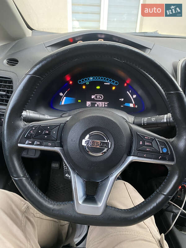 Хэтчбек Nissan Leaf 2014 в Хмельницком