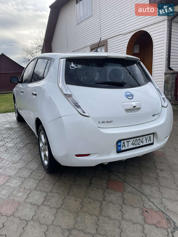 Хэтчбек Nissan Leaf 2014 в Надворной