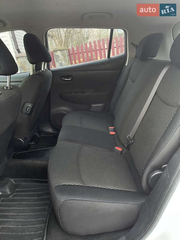 Хэтчбек Nissan Leaf 2014 в Надворной