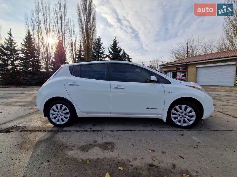 Хэтчбек Nissan Leaf 2016 в Днепре