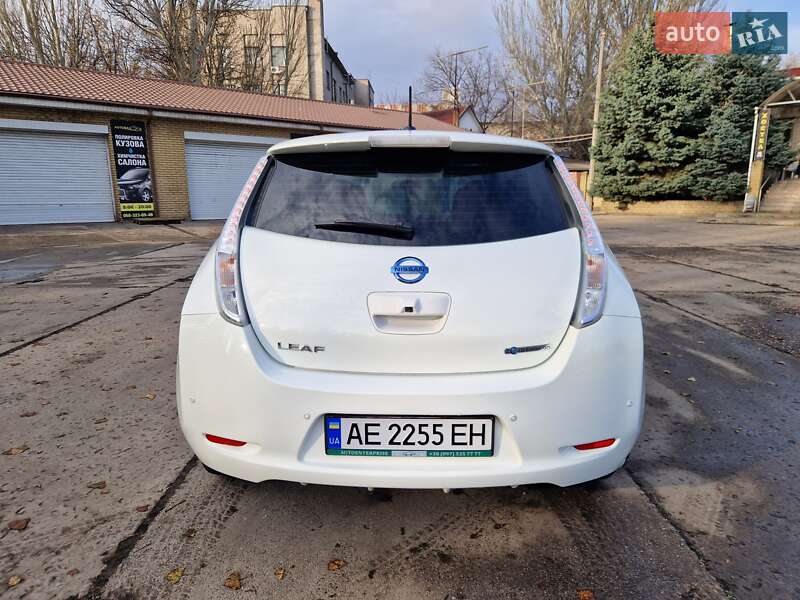 Хэтчбек Nissan Leaf 2016 в Днепре