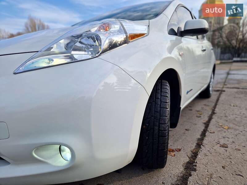 Хэтчбек Nissan Leaf 2016 в Днепре