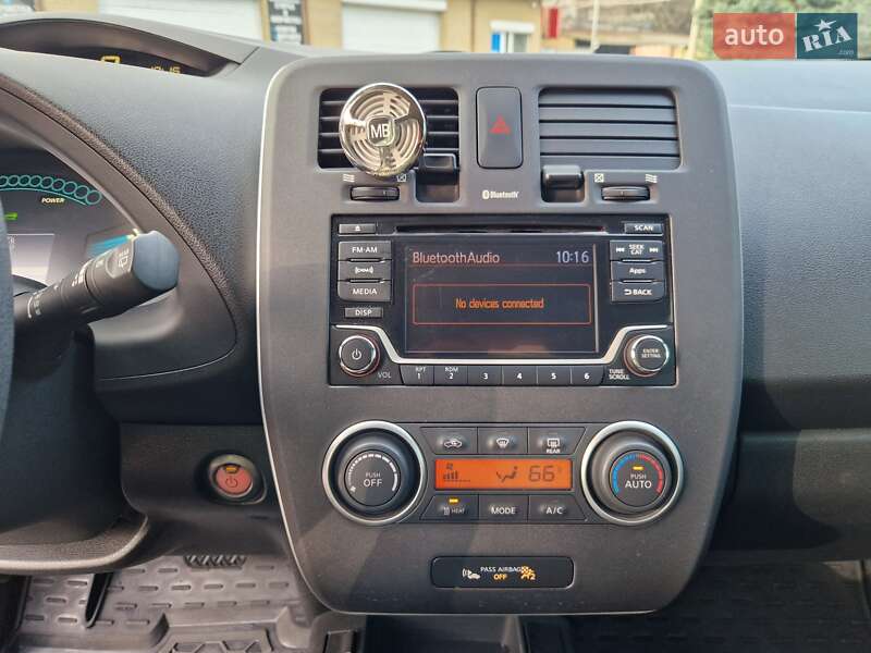Хэтчбек Nissan Leaf 2016 в Днепре