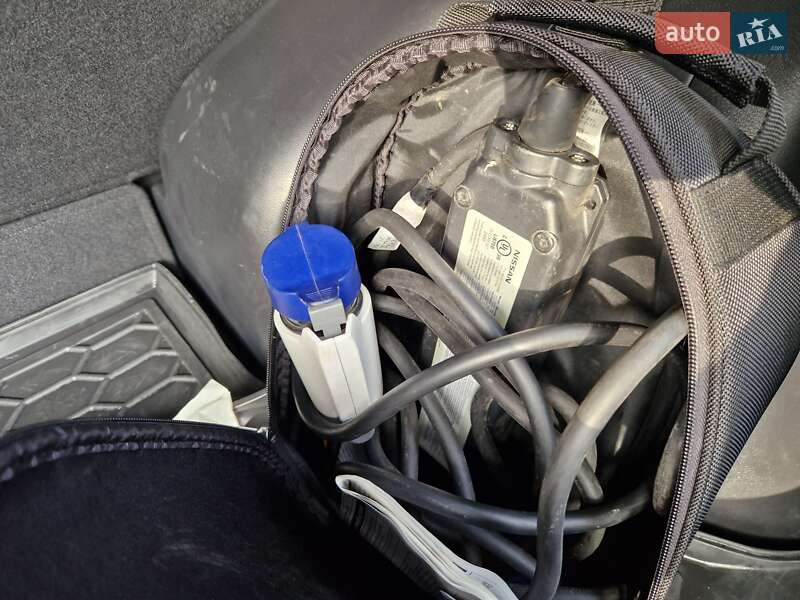 Хэтчбек Nissan Leaf 2016 в Днепре