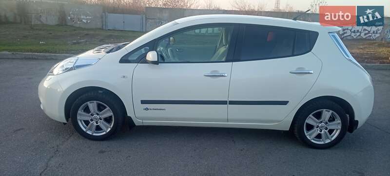Хэтчбек Nissan Leaf 2012 в Запорожье