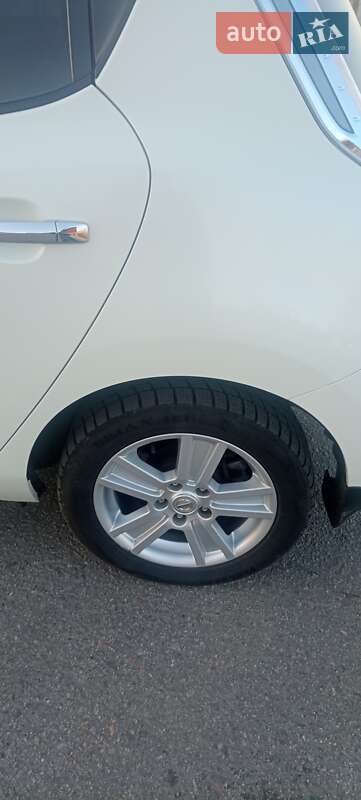 Хэтчбек Nissan Leaf 2012 в Запорожье