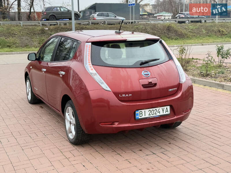 Хэтчбек Nissan Leaf 2011 в Полтаве