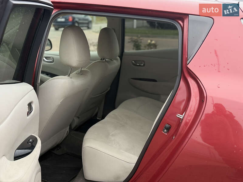 Хэтчбек Nissan Leaf 2011 в Полтаве