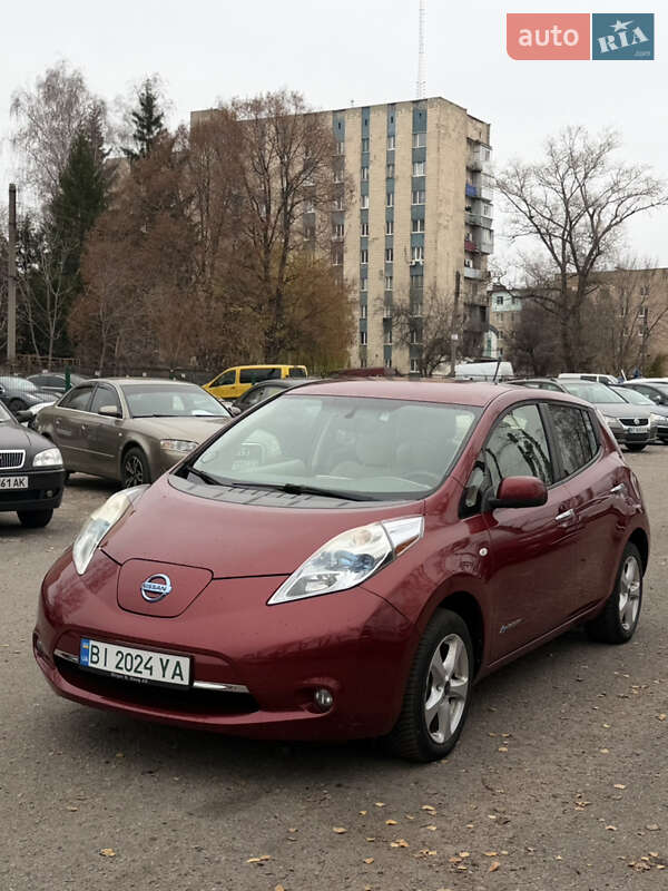 Хэтчбек Nissan Leaf 2011 в Полтаве