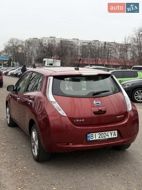 Хэтчбек Nissan Leaf 2011 в Полтаве