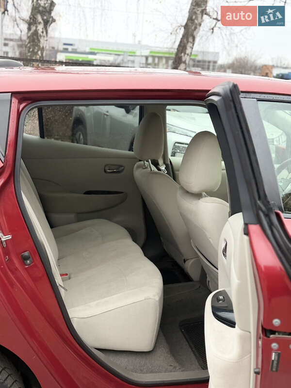 Хэтчбек Nissan Leaf 2011 в Полтаве