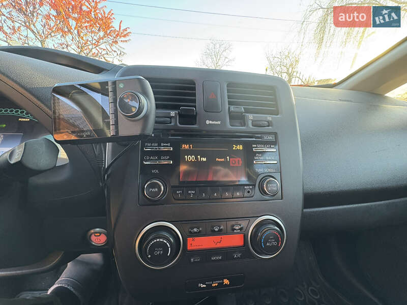 Хэтчбек Nissan Leaf 2015 в Луцке