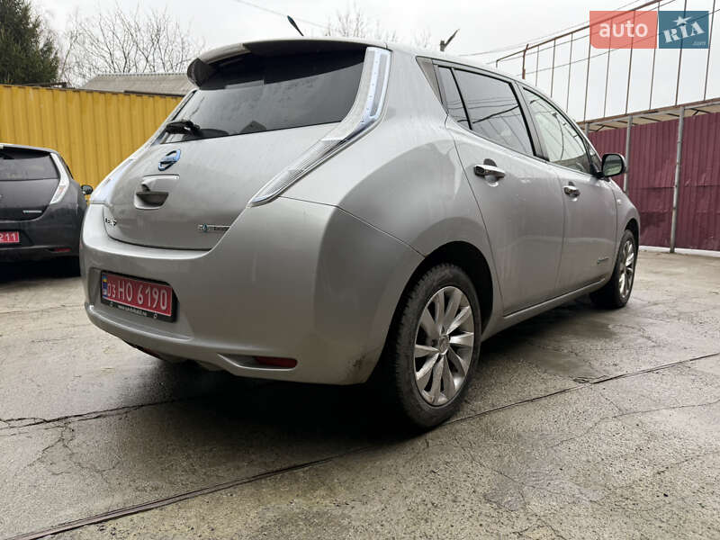 Хэтчбек Nissan Leaf 2012 в Умани