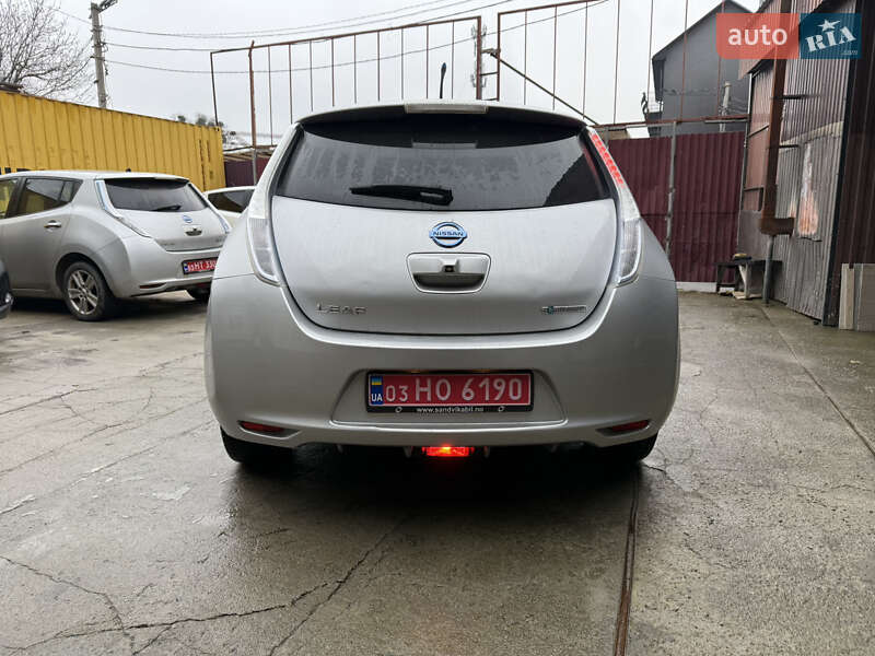 Хэтчбек Nissan Leaf 2012 в Умани