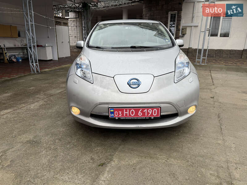 Хэтчбек Nissan Leaf 2012 в Умани