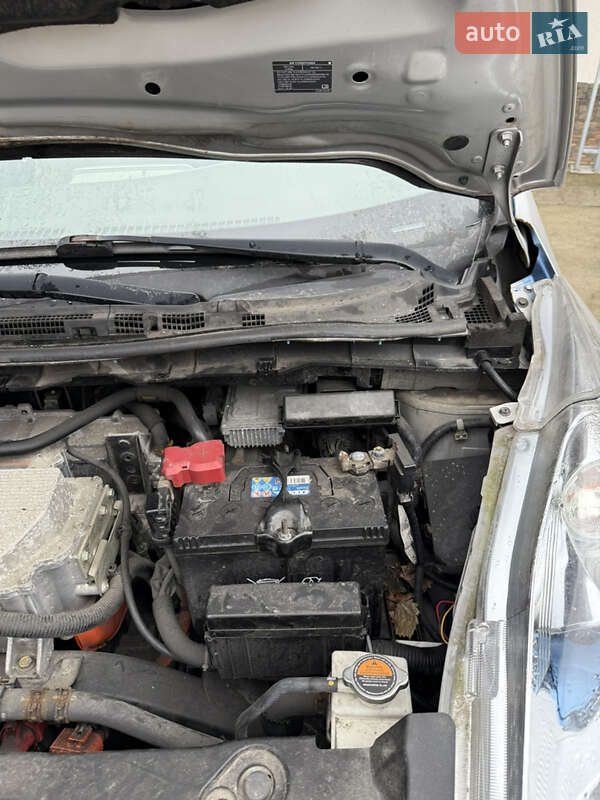 Хэтчбек Nissan Leaf 2012 в Умани