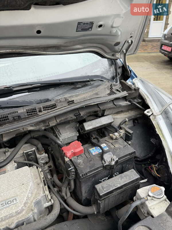 Хэтчбек Nissan Leaf 2012 в Умани