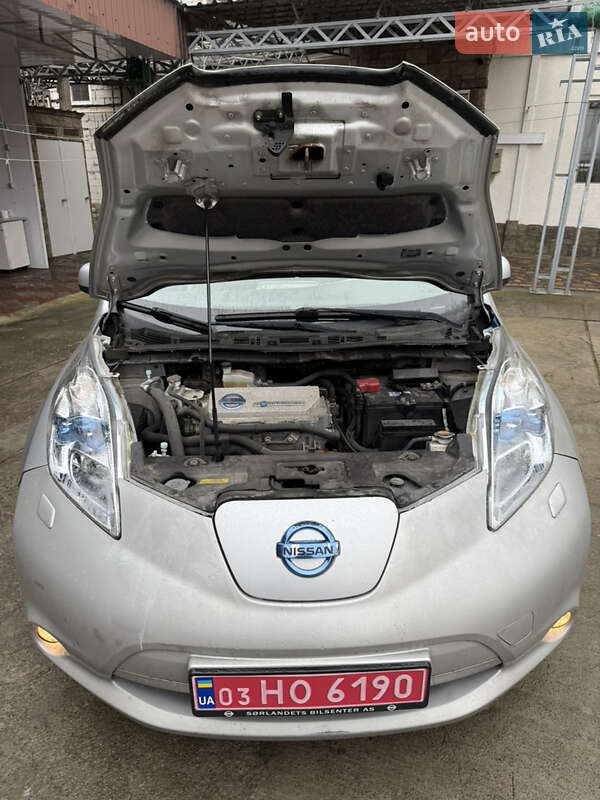 Хэтчбек Nissan Leaf 2012 в Умани