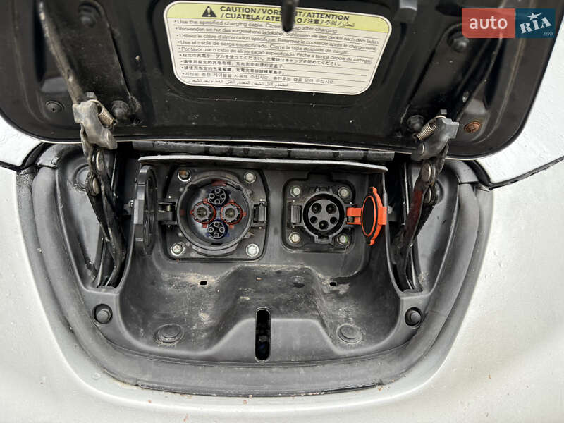 Хэтчбек Nissan Leaf 2012 в Умани