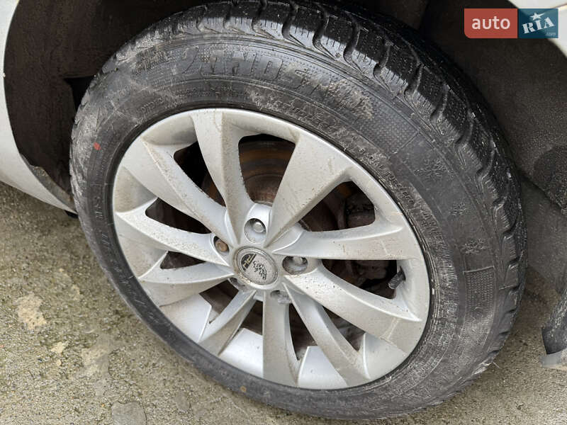 Хэтчбек Nissan Leaf 2012 в Умани