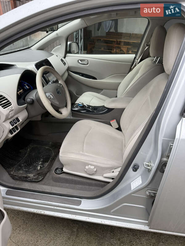 Хэтчбек Nissan Leaf 2012 в Умани