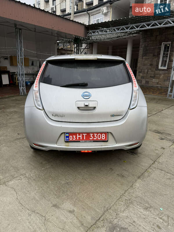 Хэтчбек Nissan Leaf 2012 в Умани
