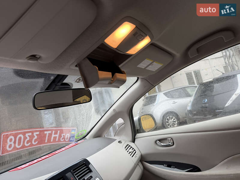 Хэтчбек Nissan Leaf 2012 в Умани