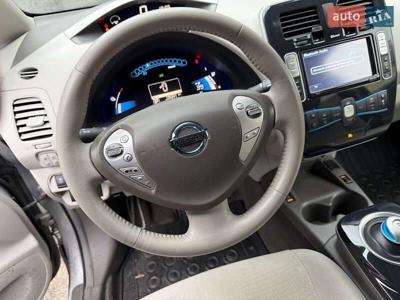Хэтчбек Nissan Leaf 2012 в Умани